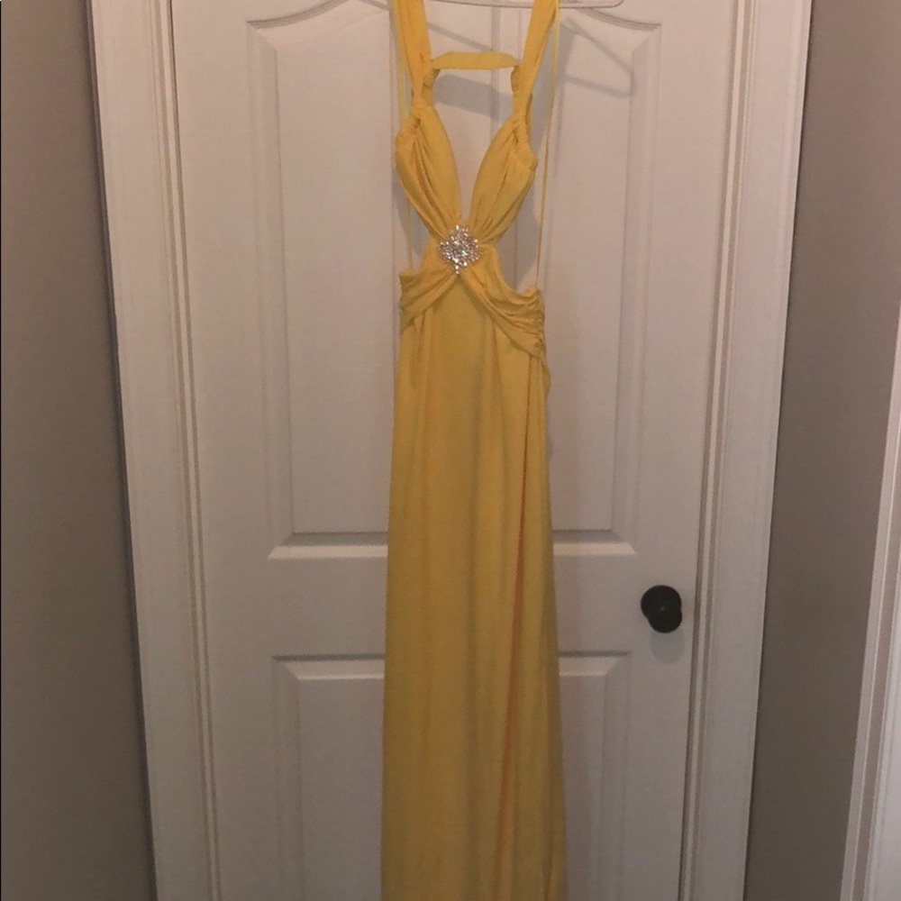 NWOT Maryl Couture Prom gown - backless